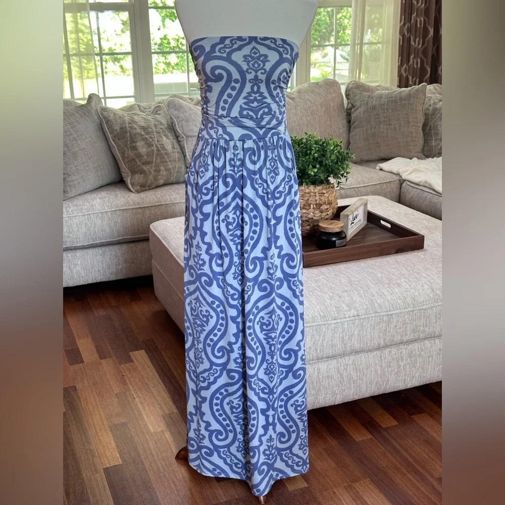 Beautiful Maxi Dress 🦋 - Picture 10 of 14